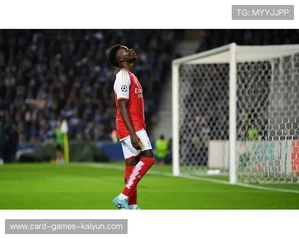 波尔图后场直塞突破对方防线：智慧与力量的完美结合