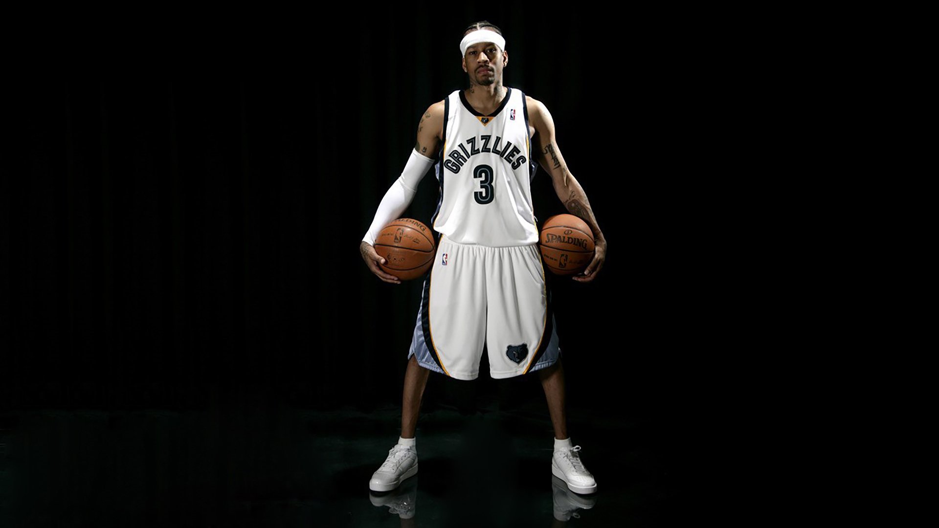 室内轮滑冰球公开赛 青少年队在小场地上高速对抗