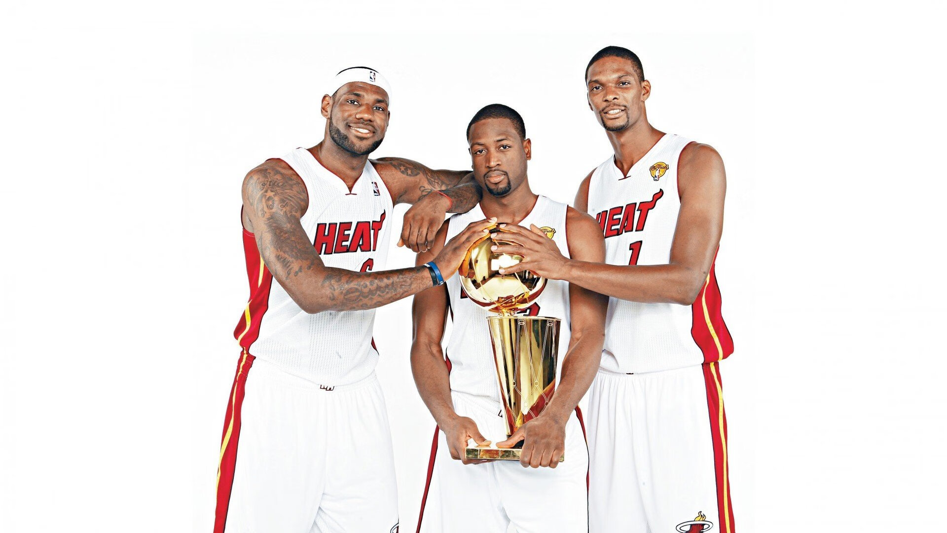 欧冠后防铁三角：国米三中卫组合入选赛季最佳防线